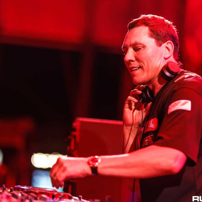 Watch: Tiësto Delivers Stunning Intro to Dreamstate Trance Set
