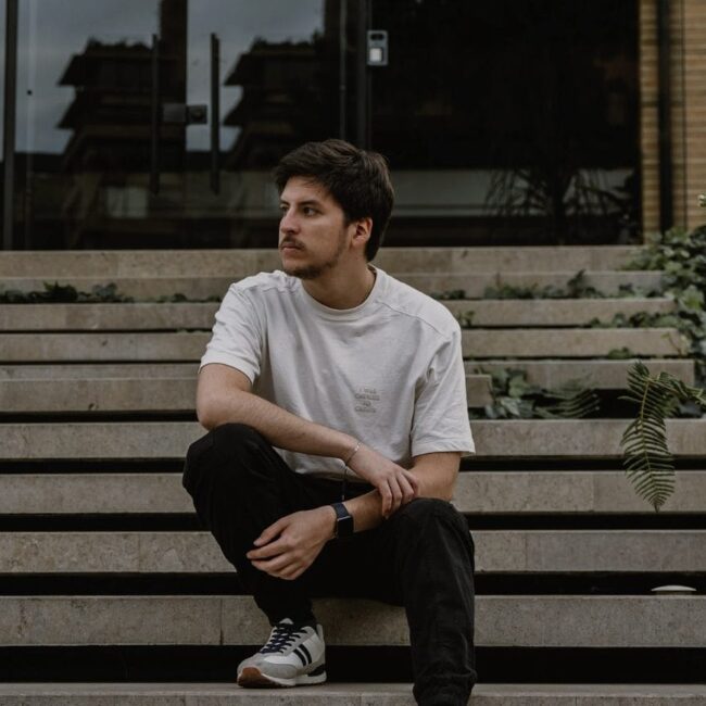 PREMIERE: Deviu Reimagines Nihil Young’s “Automatic”
