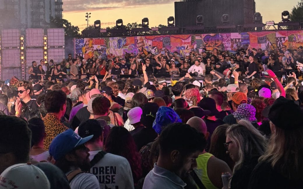The Best DJ Controllers for Tech House DJs: A Performance Guide